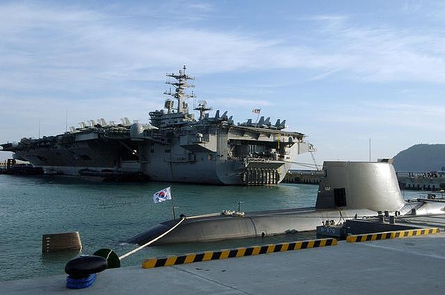 韩海军下水第9艘孙元一级潜艇申乭石号 系现代重工建造