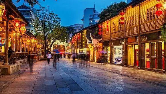 恒大集团在重庆投资百亿元 打造特色旅游小镇