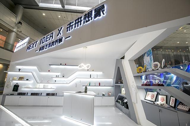 腾讯云在深圳办创意展，把花海灯光秀、智能家居样板间都搬来了
