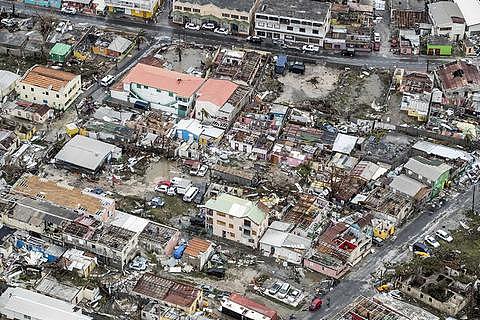 大西洋史上最强飓风侵袭海岛 若灾难大片画面