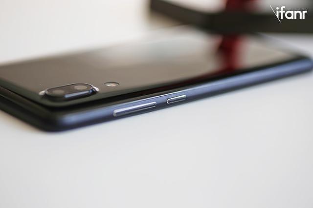 夏普 AQUOS S2 手机评测：国内首款开售的异形全面屏，是来得早还是来得巧？