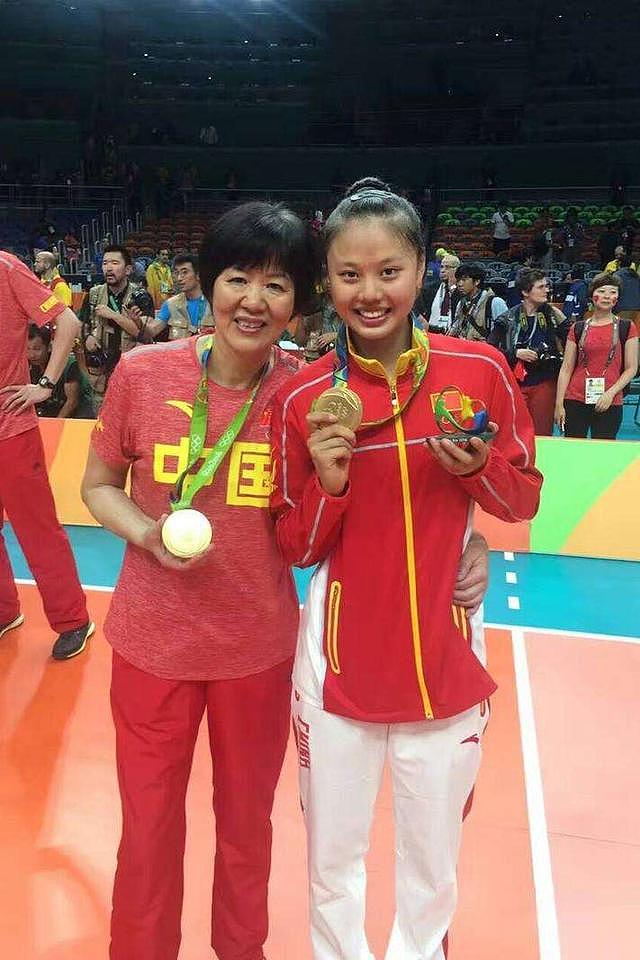 中国女排最年轻奥运冠军，里约赛场曾哭鼻子：郎平拥抱给她力量