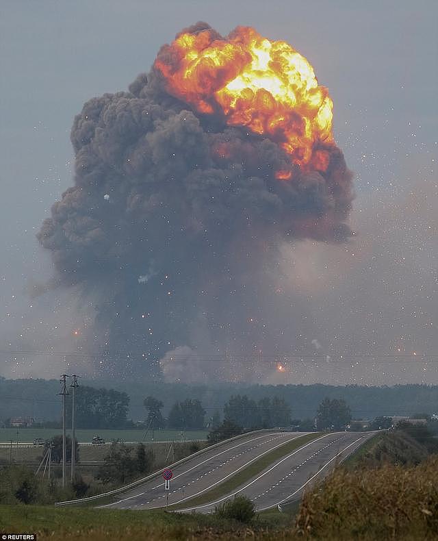 存储19万吨弹药的军火库爆炸 乌方怀疑系俄无人机所为