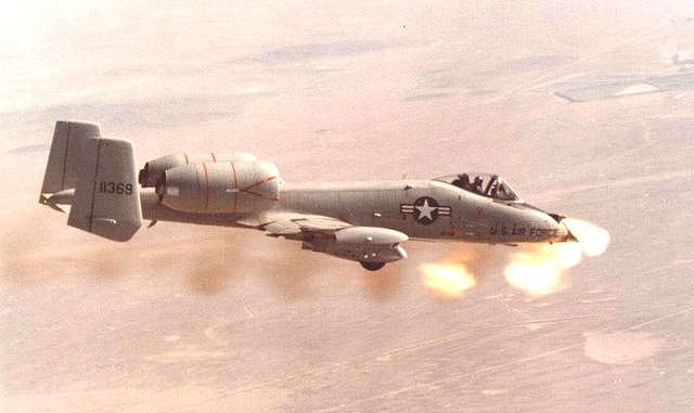 A-10攻击机被称坦克开罐器 最为依仗的机炮却曾让它饱受困扰