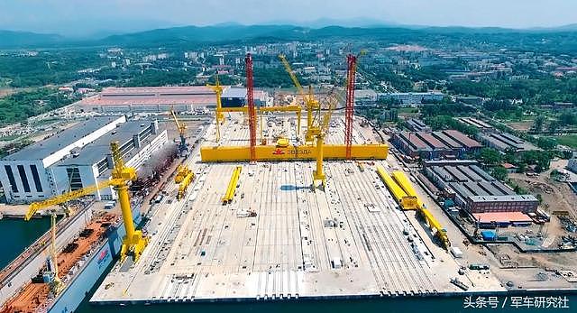 助俄恢复航母建造能力：俄首座现代化船厂安装中国造巨型龙门吊