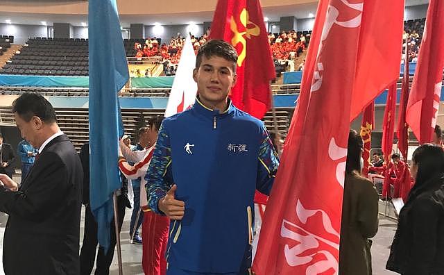 光荣！恒大小将飞拉提担任全运会新疆代表团旗手