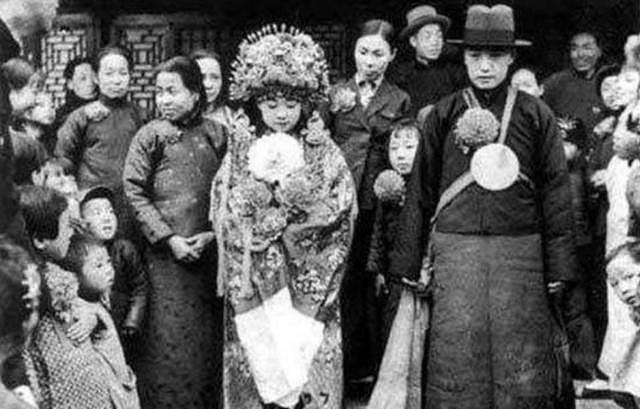 战后日本女孩害怕回到日本，赖在南京随便找人嫁，黄包车夫最抢手