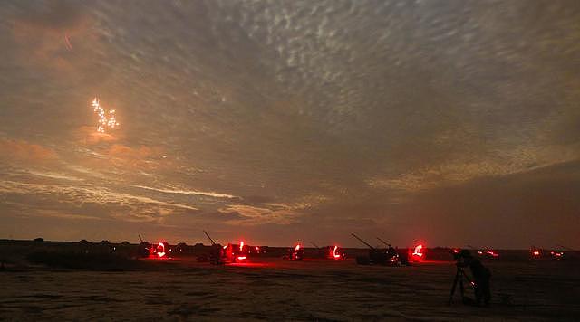 防空旅跨昼夜实弹射击 红旗-17导弹发射过程罕见曝光