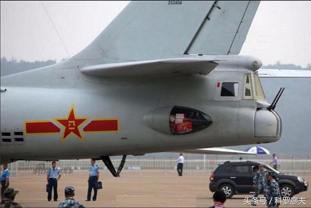 中国战斗机上可以带私人物品吗？飞行员随身行李放哪了？