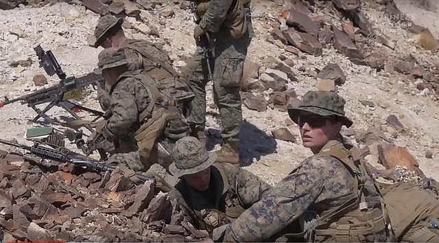 破纪录：美军首次有女兵通过陆战队魔鬼训练获排长职务