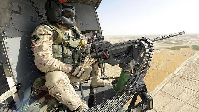 英家具公司推出M2机枪桌 报价23万等待军迷订购