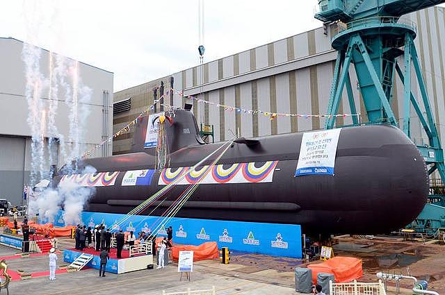 韩海军下水第9艘孙元一级潜艇申乭石号 系现代重工建造