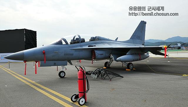 韩国航展陆战装备占半壁江山 疑新轻坦克反蛙人火箭曝光