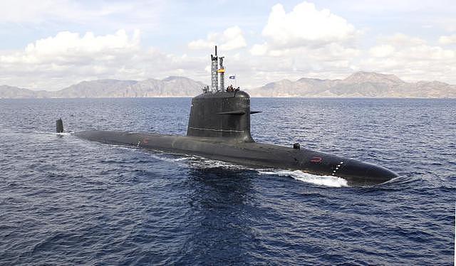 印度折腾12年的鱿鱼级潜艇 首艇卡尔瓦里终于交付海军