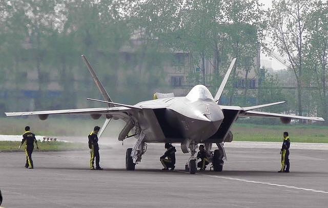 中国首创隐身飞机智能作战技术，歼-20突防概率提升三倍