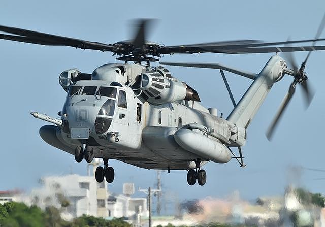 又悲剧了：驻冲绳美军坠毁一架CH-53重型直升机