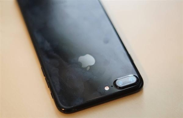 iPhone7 Plus亮黑色裸机使用一年！太惊人