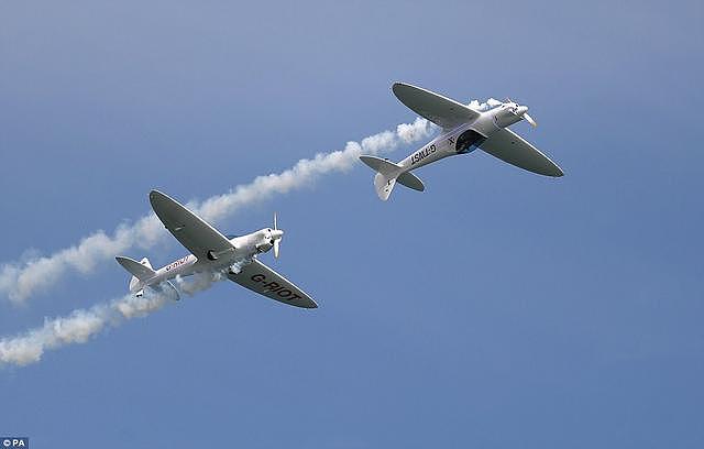 英国伯恩茅斯航空节开幕 众战机献技上演精彩绝伦展示