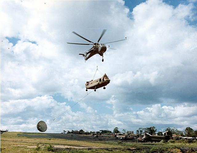 美军一款直升机设计十分怪异，战争中它让越南人望而生畏