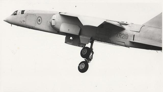 英国航空工业最后的骄傲，TSR.2超音速轰炸机有哪些过人之处