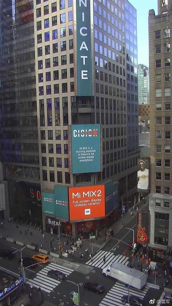 小米MIX 2亮相纽约时代广场：美国人口水直流，但也只能眼馋