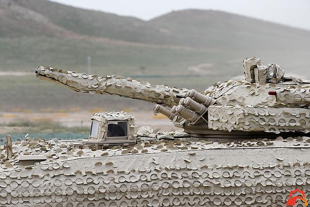 造型狂野性能强悍：国产VN-12步兵战车夺路狂飙