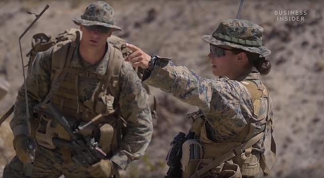 破纪录：美军首次有女兵通过陆战队魔鬼训练获排长职务