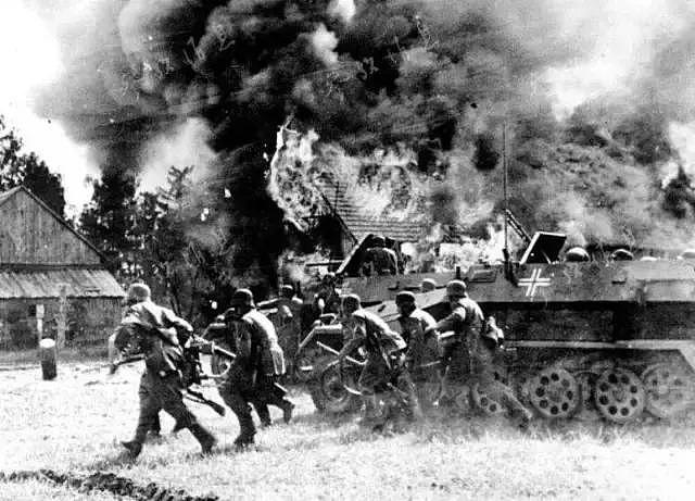 战争魔鬼希特勒，在敦刻尔克为什么给英法联军十天的撤退时间？