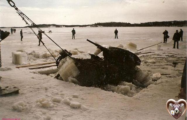 苏联一坦克沉入水底65年，打捞后化腐朽为神奇成纪念碑