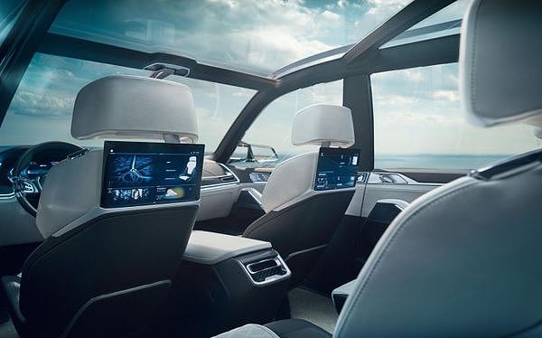科幻座驾 宝马X7将亮相2017法兰克福车展