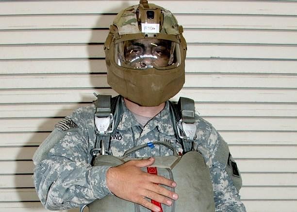 美军一新型防弹头盔又领先世界，中国山寨后能救战士的命