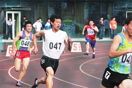 2011年4月23日，学生在首都体育学院参加首次北京高中体育竞赛优胜者和等级运动员测试。