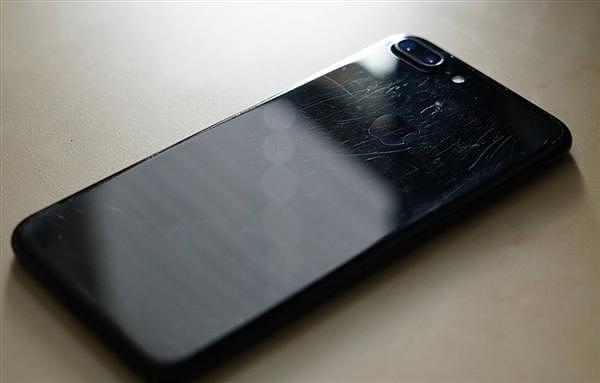 iPhone7 Plus亮黑色裸机使用一年！太惊人