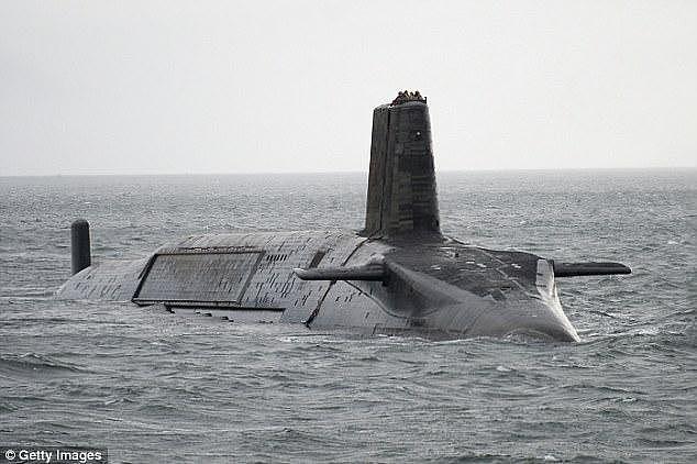 英潜艇舰长被首相授权核按钮 因与下级女军官有染被解职