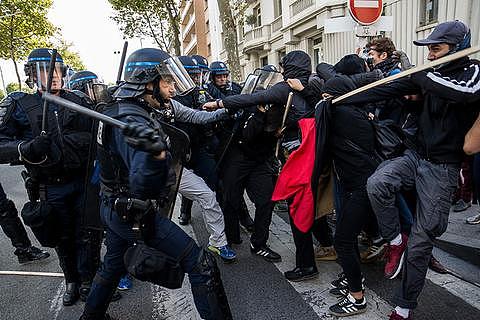 法国十万“懒人”上街游行 抗议劳动法改革方案