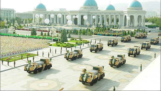 中国FM90导弹亮相：土库曼斯坦阅兵几乎全是外购武器