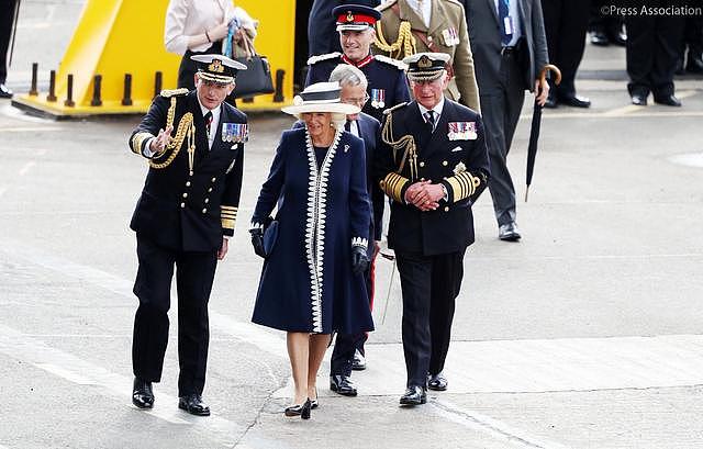 自己看“自己”：英军威尔士亲王参加威尔士亲王航母命名仪式