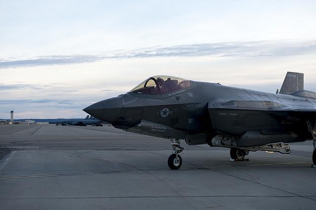 F-35A进驻阿拉斯加 进行极寒试验同时威慑俄罗斯？