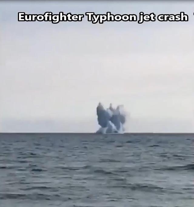 意大利民众目睹台风战机表演失误坠海 现场犹如重镑炸弹爆炸