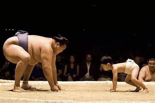 宋朝一项裸体表演，天皇葬礼时传入日本，如今成日本全民疯狂国技