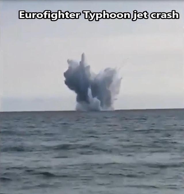 意大利民众目睹台风战机表演失误坠海 现场犹如重镑炸弹爆炸