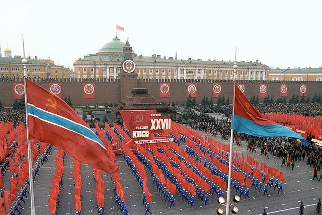 流淌着自豪情怀，苏联时代是怎么庆祝十月革命纪念日的？