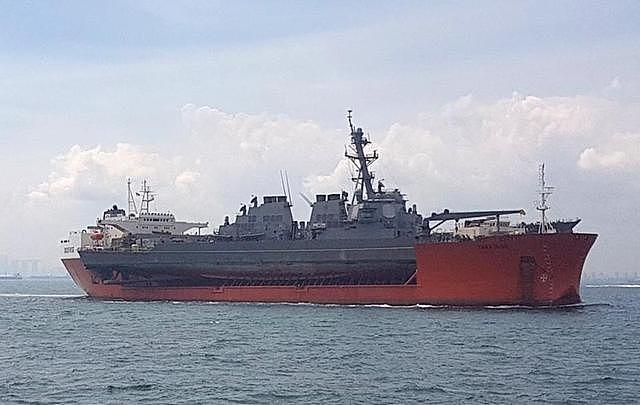 中国货接了个美军大活：国产大船运美军受创战舰去日本