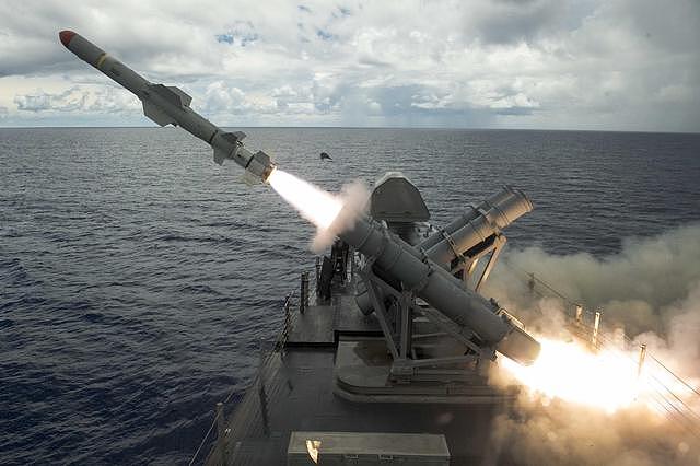 终于有像样火力了：美军在亚太濒海战舰首用反舰弹打中远距目标