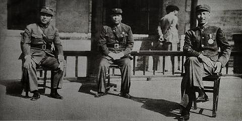“一个中国军人的历史抉择”主题展开幕 迟浩田观展