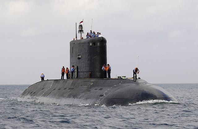 中国造十万吨半潜船毫无压力，印度运潜艇却得荷兰帮忙