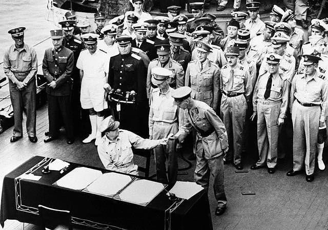 历史上的今天 日本签署投降文书 中国受降将军眼神霸气