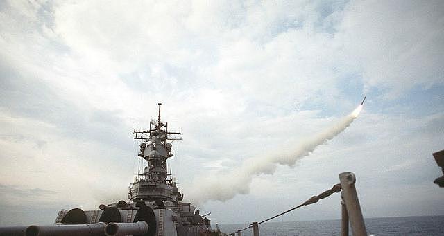 战斧反舰导弹突防能力很弱鸡，美国海军为何十分喜欢