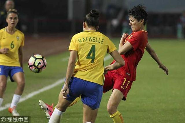 四国赛：王珊珊梅开二度，女足2-2巴西获季军