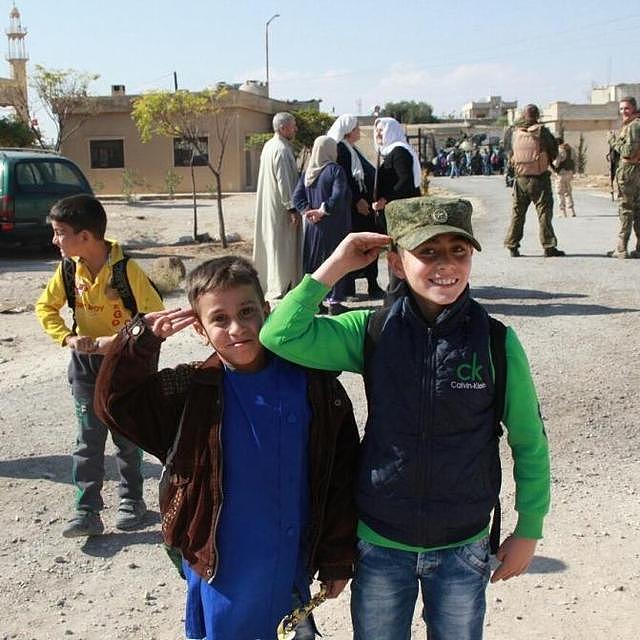 备受儿童的尊敬，俄罗斯军人在叙利亚各地展开送温暖活动